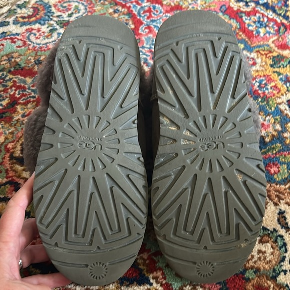 Ugg girls size 5 grey button/roll down boot - Picture 4 of 4